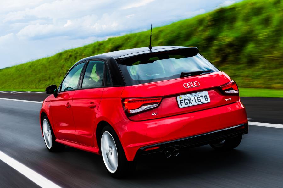  Audi A1 Sportback TFSI S-Line (8X) 2016 года  (LA) (фото 10 из 12)